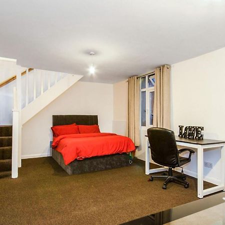 Spacious Studio Flat- Watford Junction & Harry Potter World מראה חיצוני תמונה