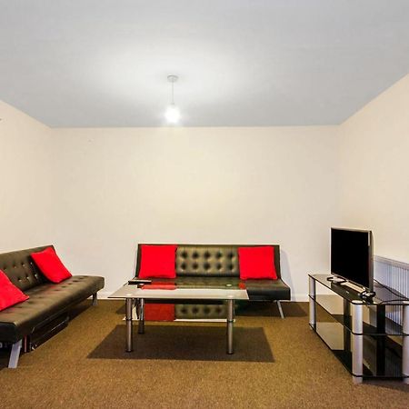 Spacious Studio Flat- Watford Junction & Harry Potter World מראה חיצוני תמונה