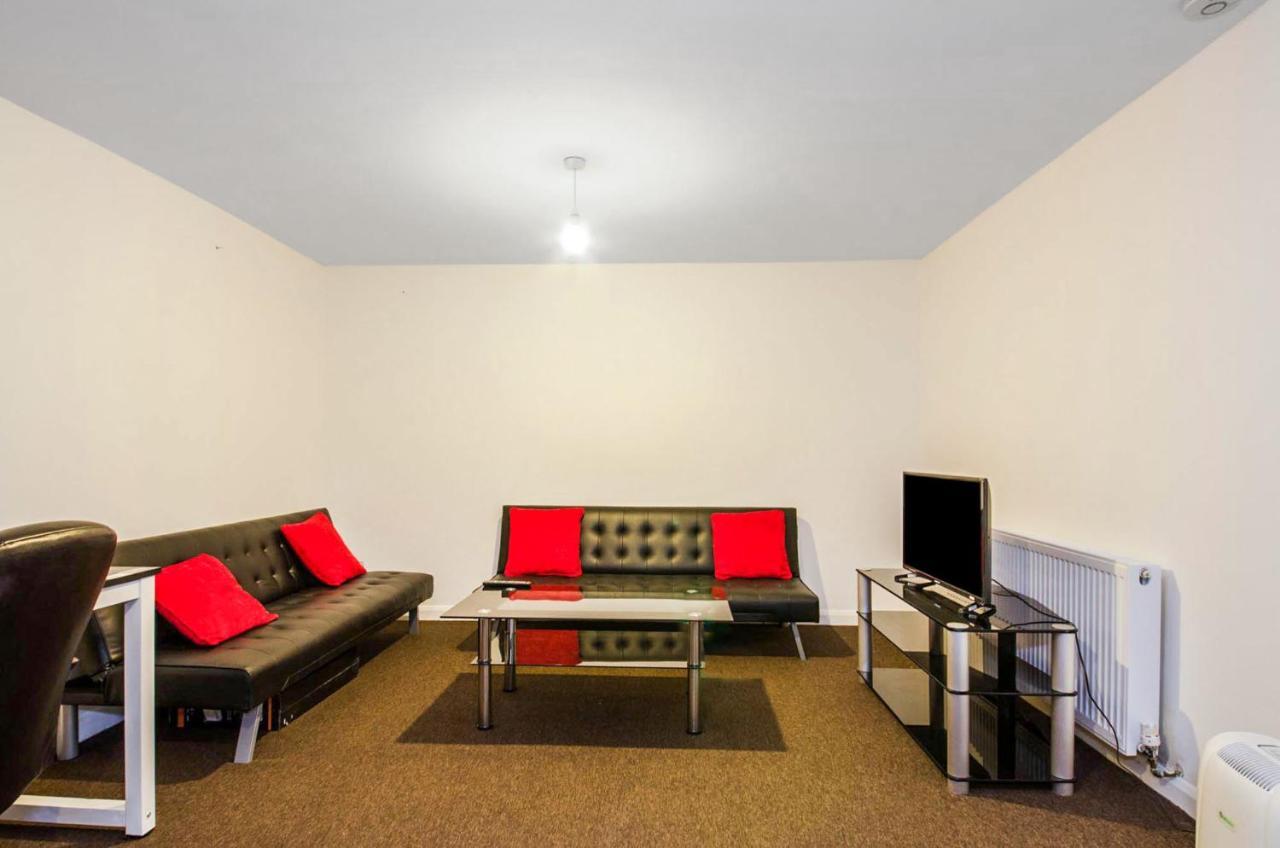 Spacious Studio Flat- Watford Junction & Harry Potter World מראה חיצוני תמונה
