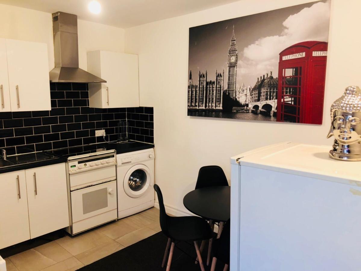 Spacious Studio Flat- Watford Junction & Harry Potter World מראה חיצוני תמונה